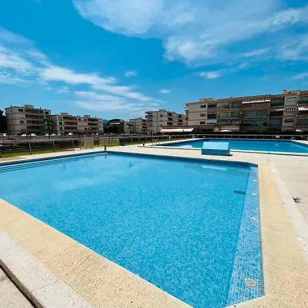 Detente Avec Piscine, Proche Port Et *